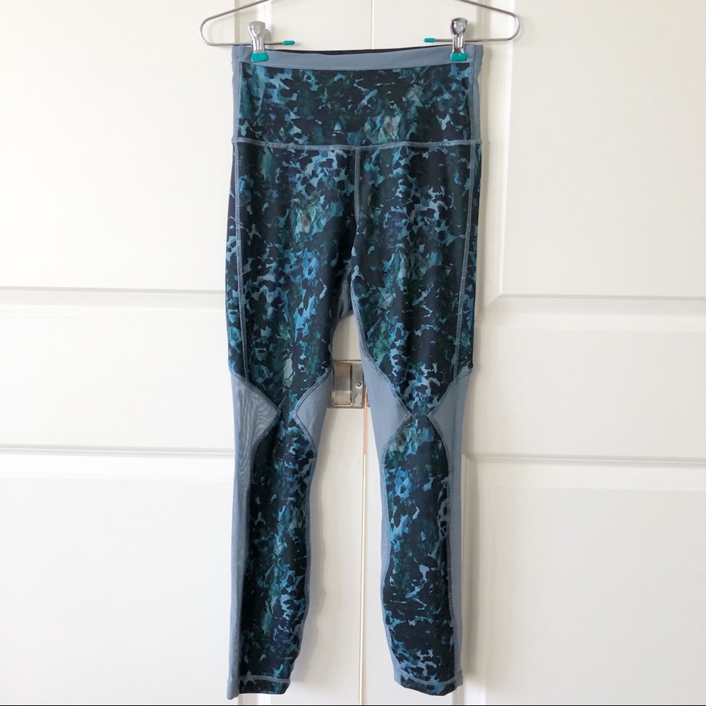 Lululemon Running In The City Blue Mesh Panels 7/8 Workout Leggings - Picture 2 of 12